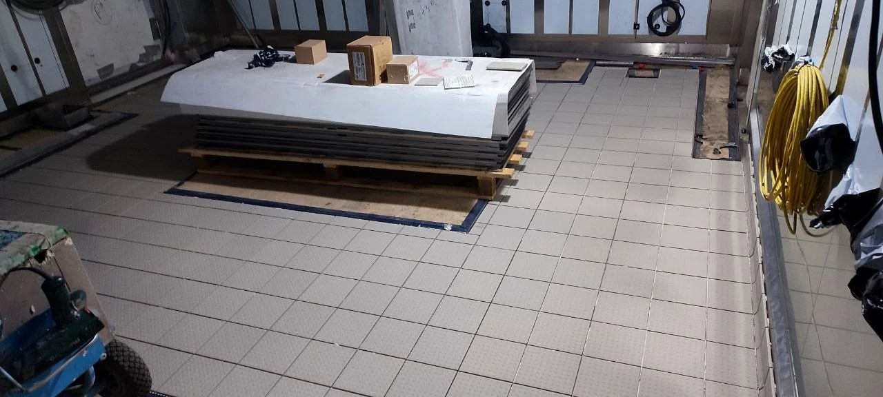 Podlaha HENNELL RAM - komerční prostor s rovnou dlažbou